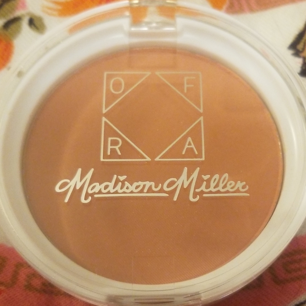 Blush - Picture 3 of 3